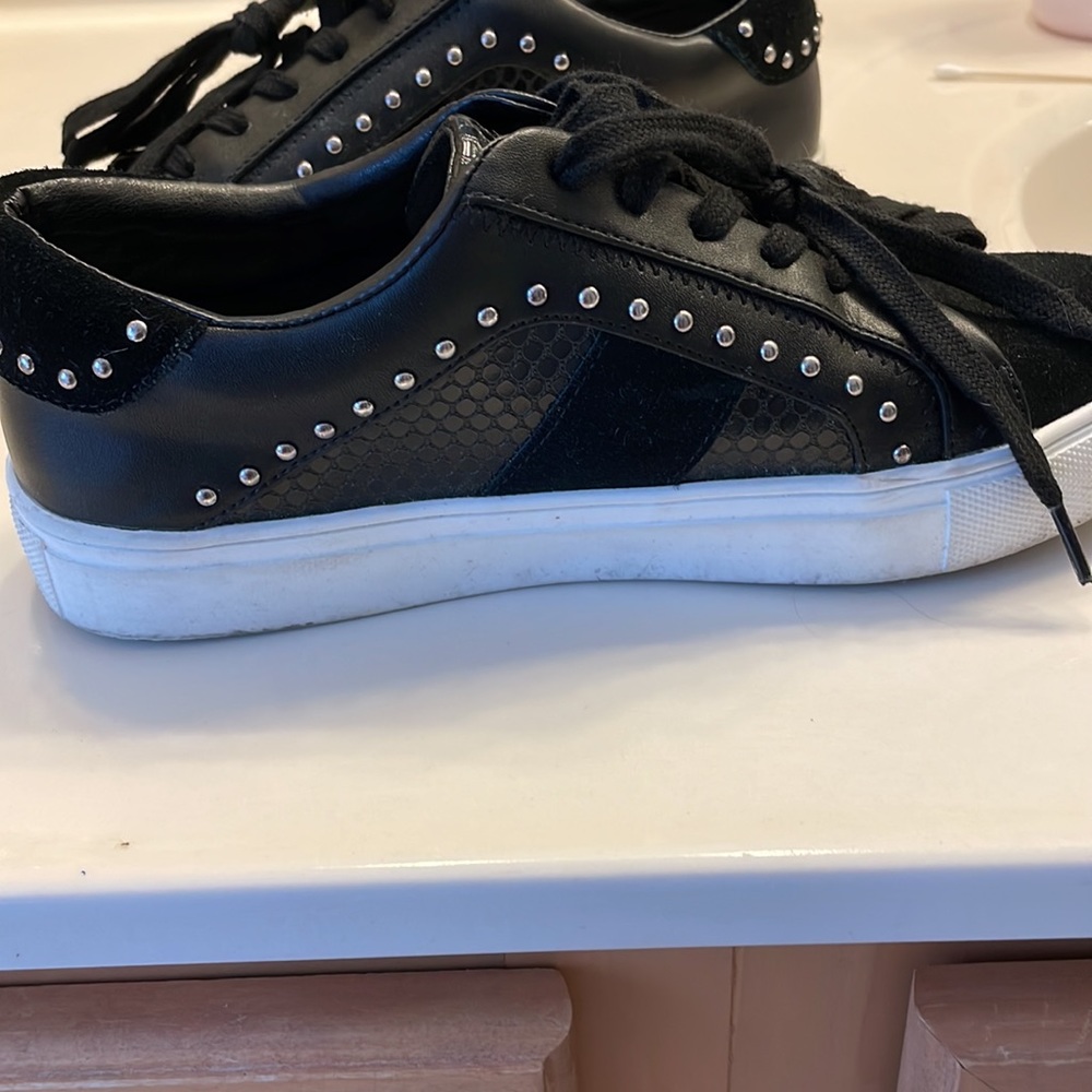 Sneakers - Picture 4 of 8